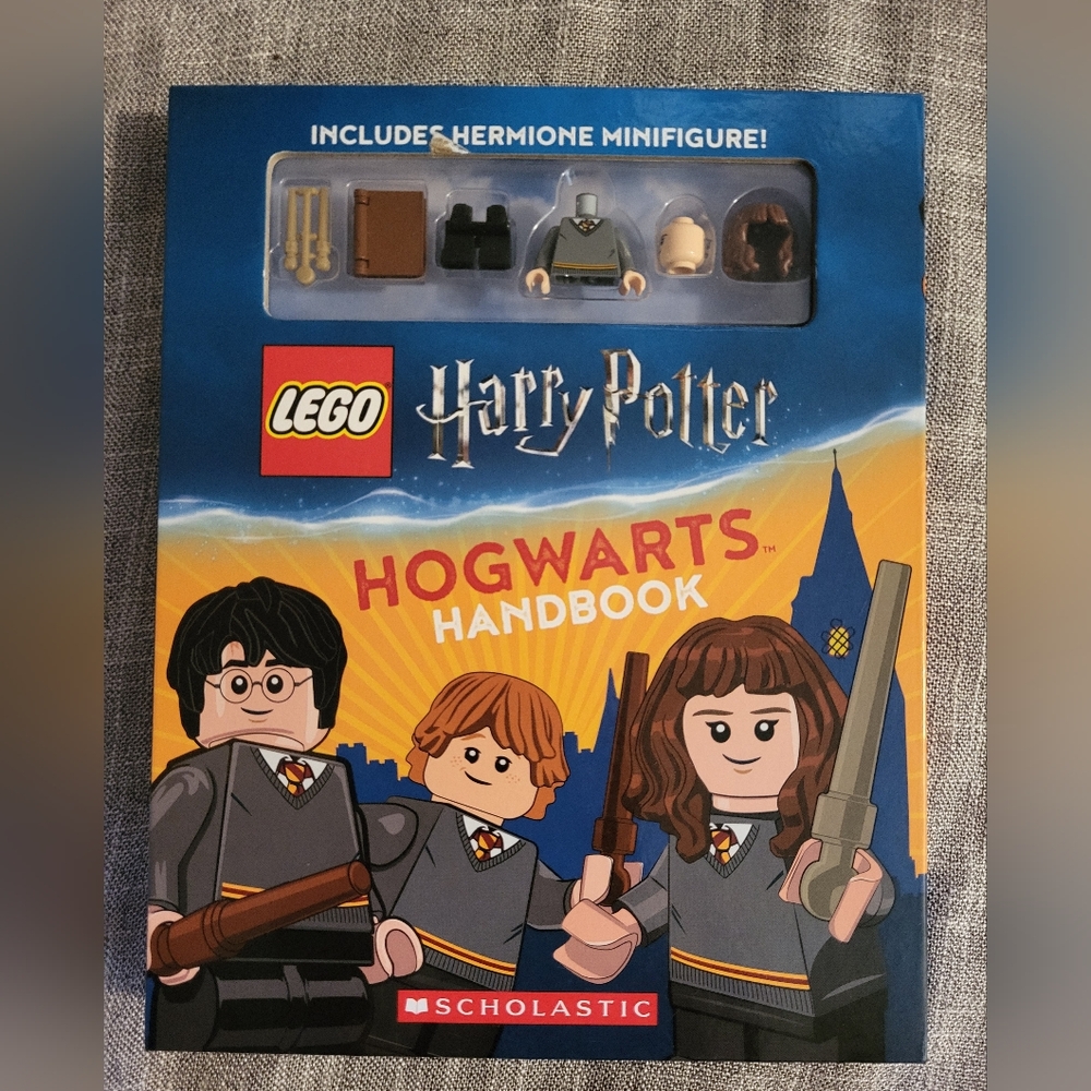 Harry Potter Ser.: LEGO Harry Potter Hogwarts Handbook with Hermione Minifigure
